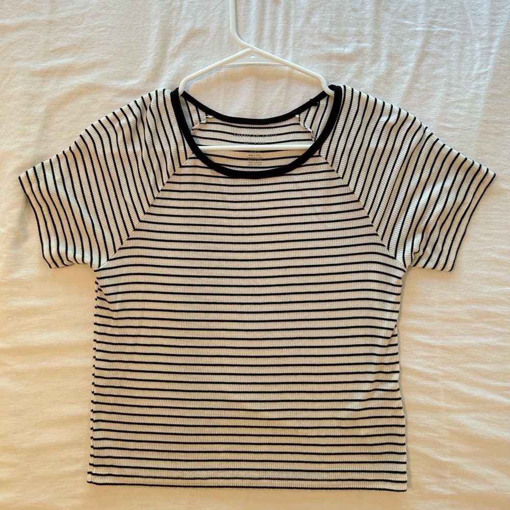 EUC AMERICAN EAGLE CROPPED BABY T-SHIRT